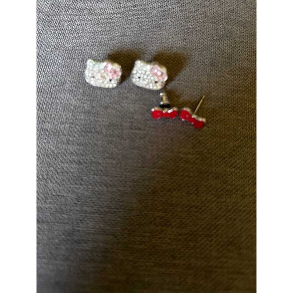 Vintage Y2K Hello Kitty Stud Earrings Bows
